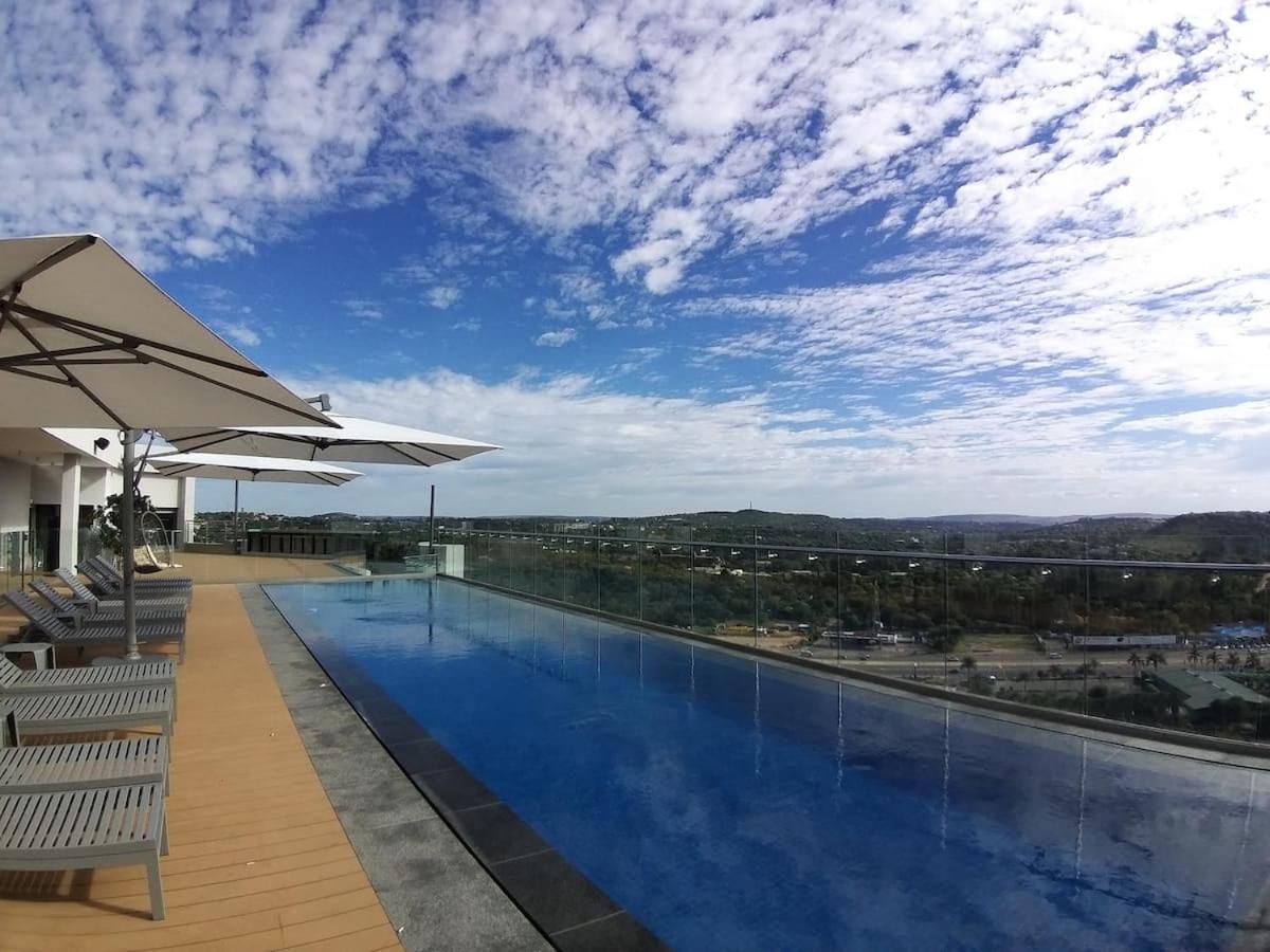 Menlyn Maine Apartments Pretoria-Noord Exteriör bild