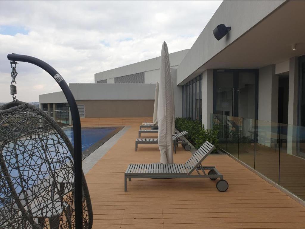 Menlyn Maine Apartments Pretoria-Noord Exteriör bild