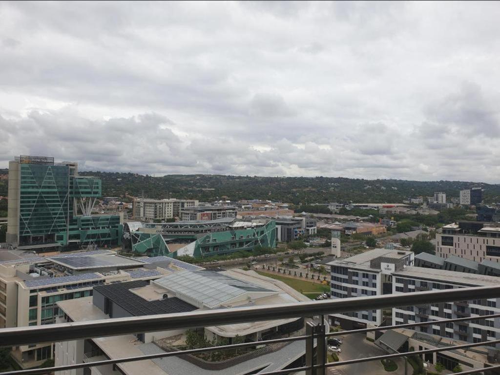 Menlyn Maine Apartments Pretoria-Noord Exteriör bild