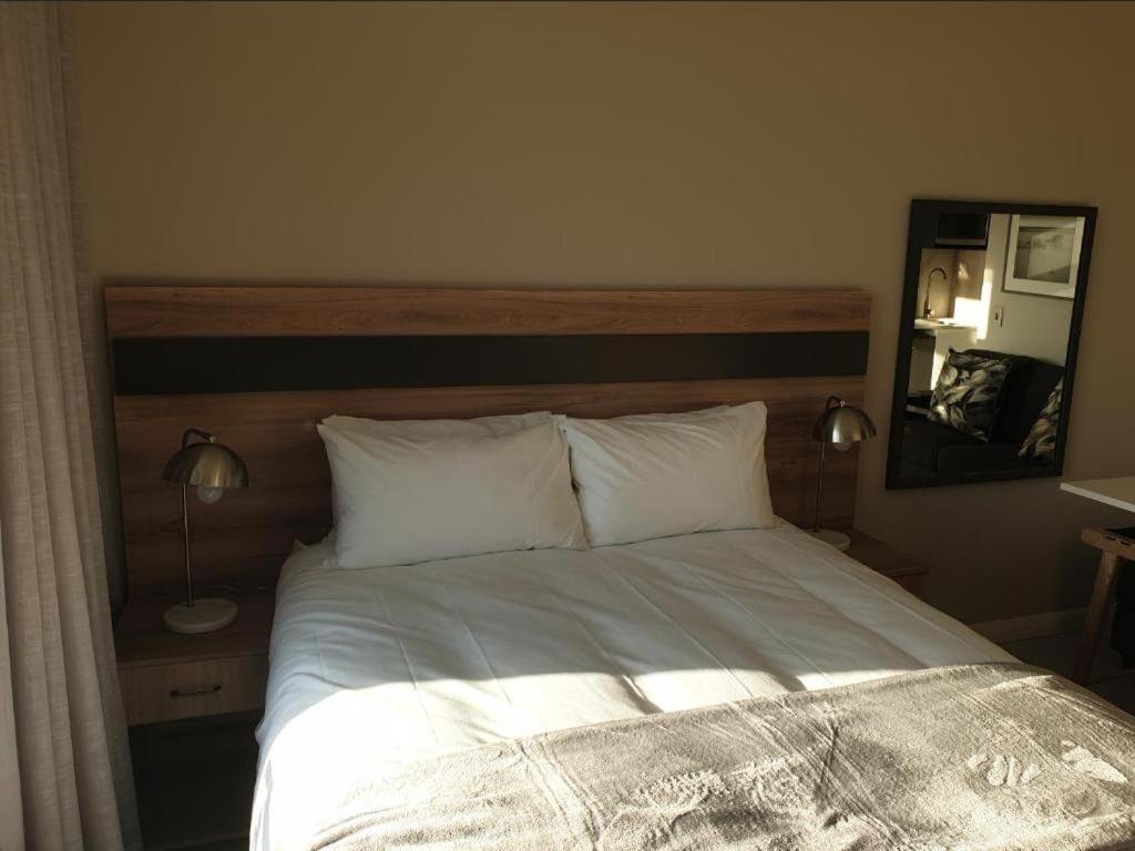 Menlyn Maine Apartments Pretoria-Noord Exteriör bild