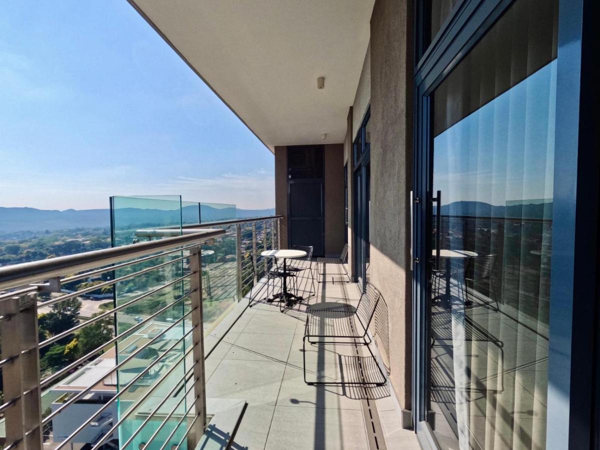 Menlyn Maine Apartments Pretoria-Noord Exteriör bild