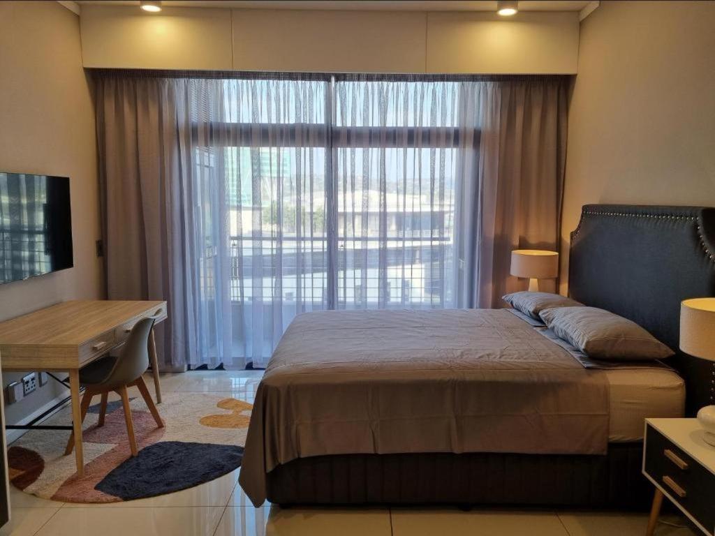 Menlyn Maine Apartments Pretoria-Noord Exteriör bild