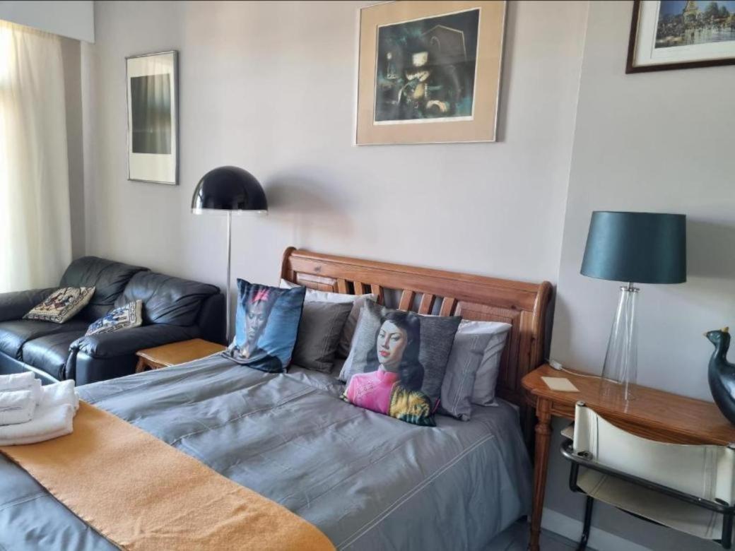 Menlyn Maine Apartments Pretoria-Noord Exteriör bild
