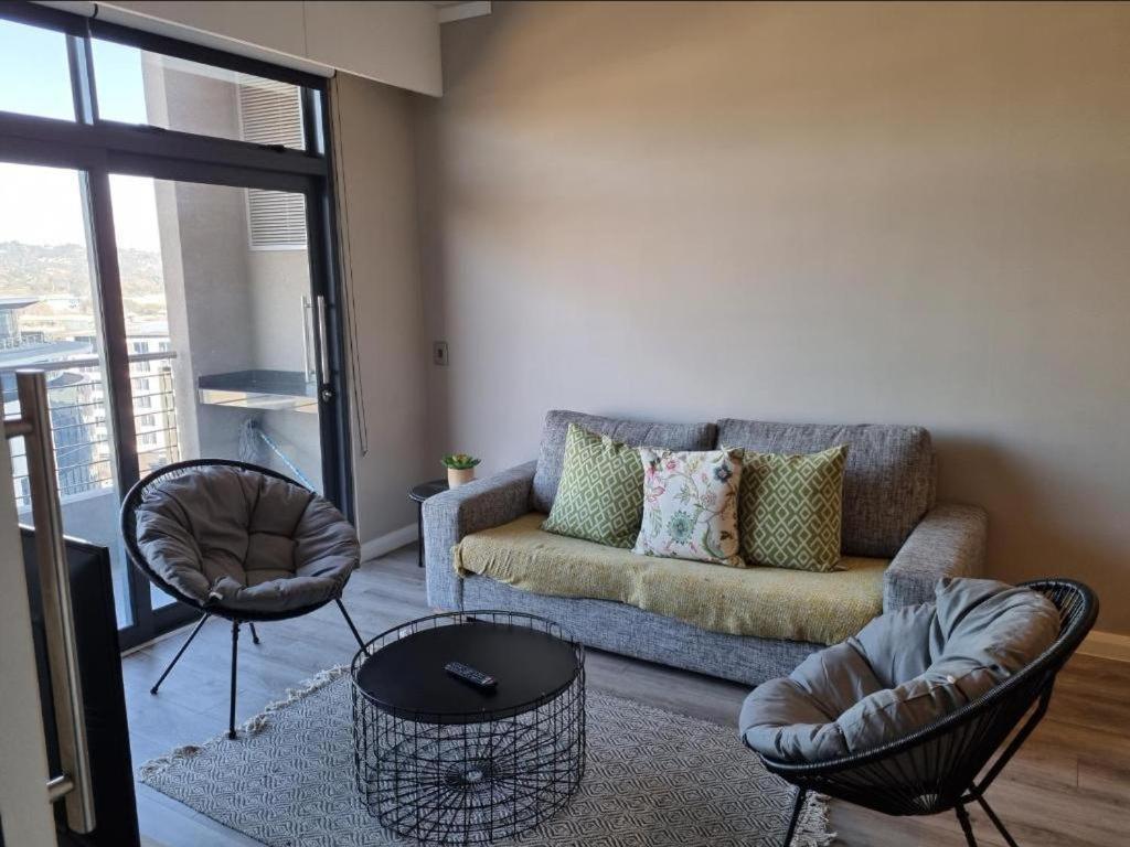 Menlyn Maine Apartments Pretoria-Noord Exteriör bild