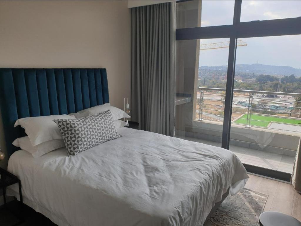 Menlyn Maine Apartments Pretoria-Noord Exteriör bild