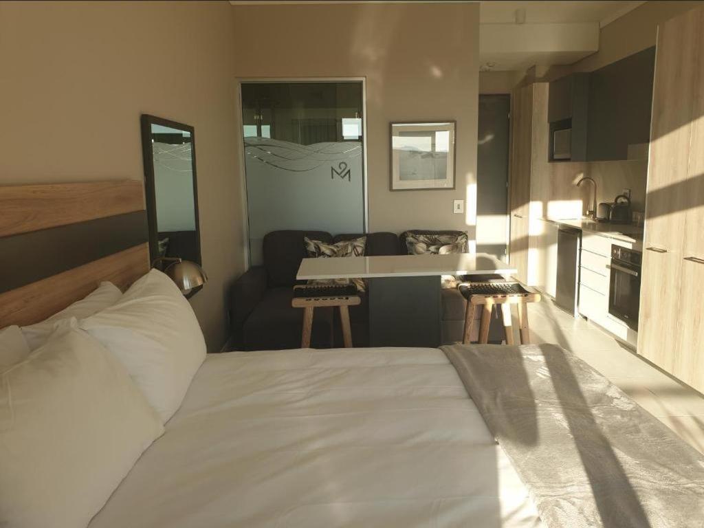 Menlyn Maine Apartments Pretoria-Noord Exteriör bild
