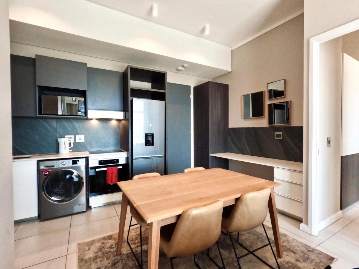Menlyn Maine Apartments Pretoria-Noord Exteriör bild