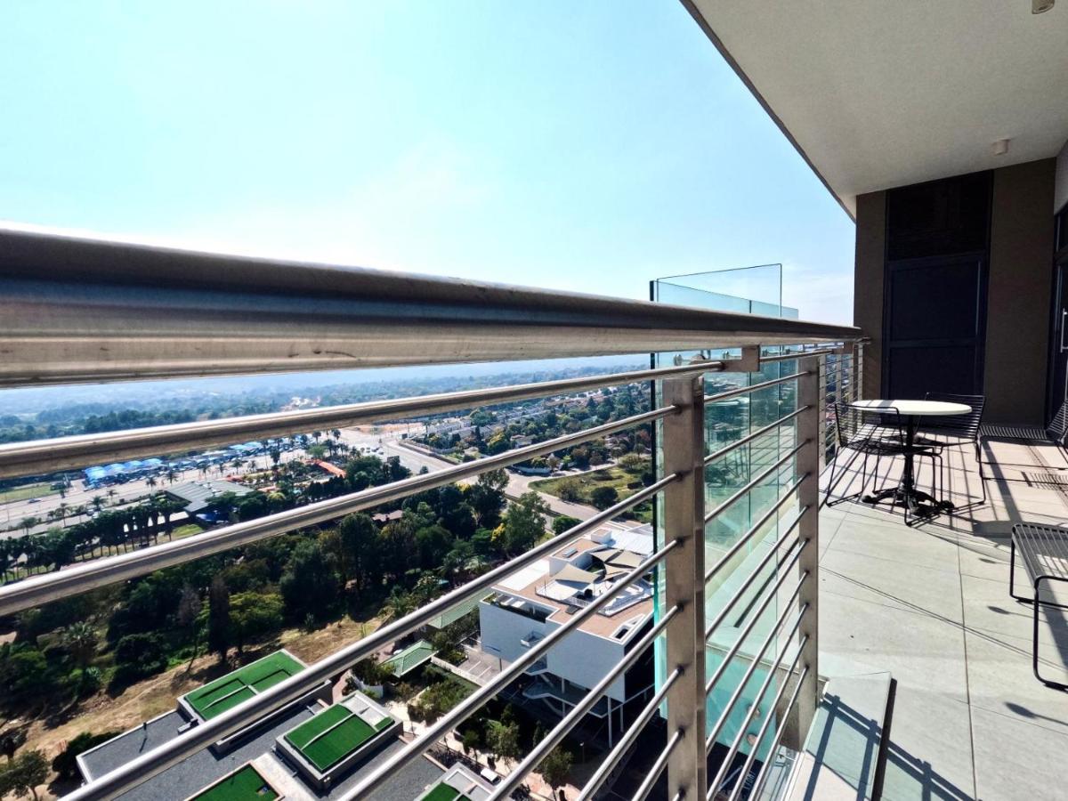 Menlyn Maine Apartments Pretoria-Noord Exteriör bild
