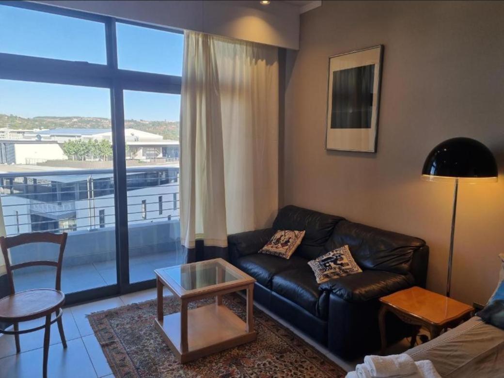 Menlyn Maine Apartments Pretoria-Noord Exteriör bild
