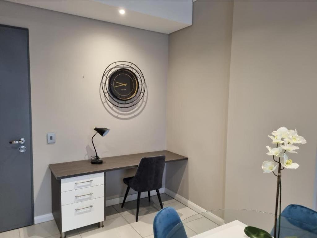 Menlyn Maine Apartments Pretoria-Noord Exteriör bild