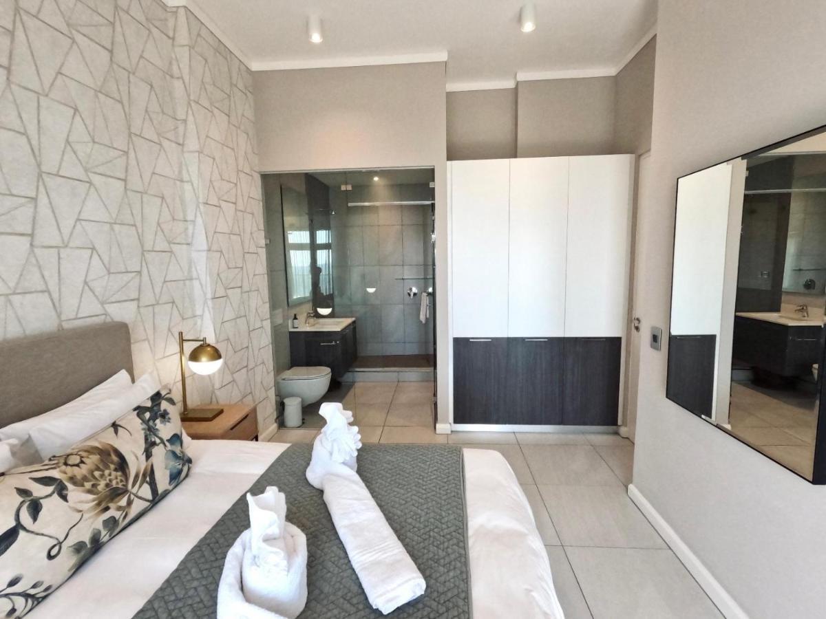 Menlyn Maine Apartments Pretoria-Noord Exteriör bild