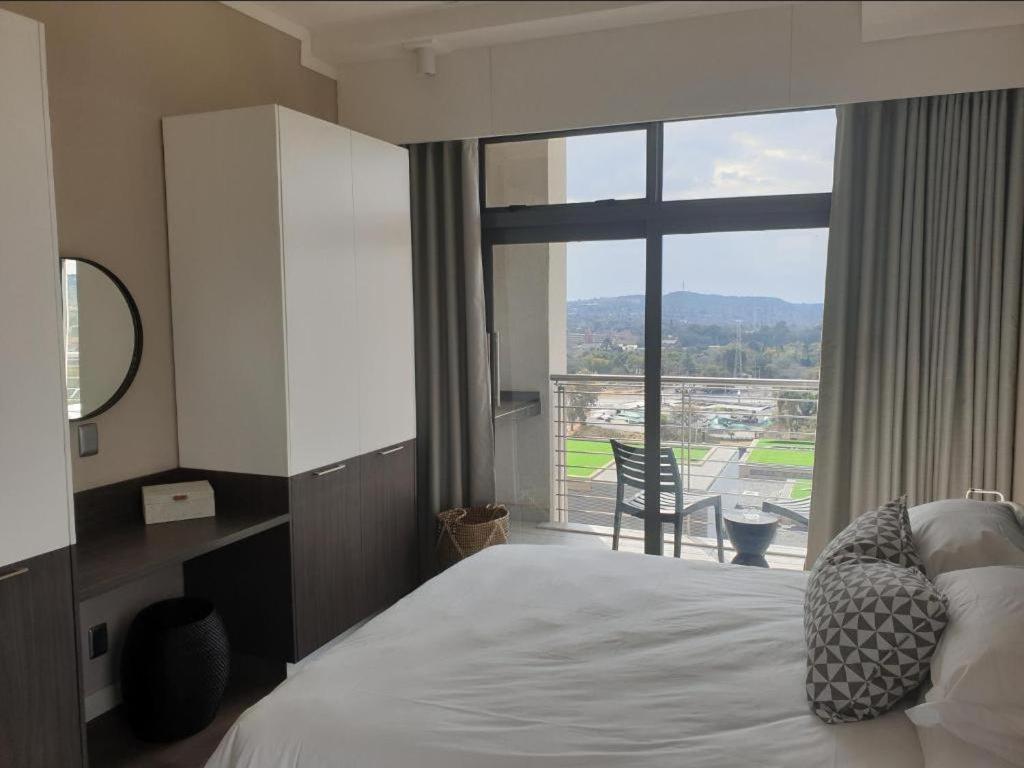 Menlyn Maine Apartments Pretoria-Noord Exteriör bild