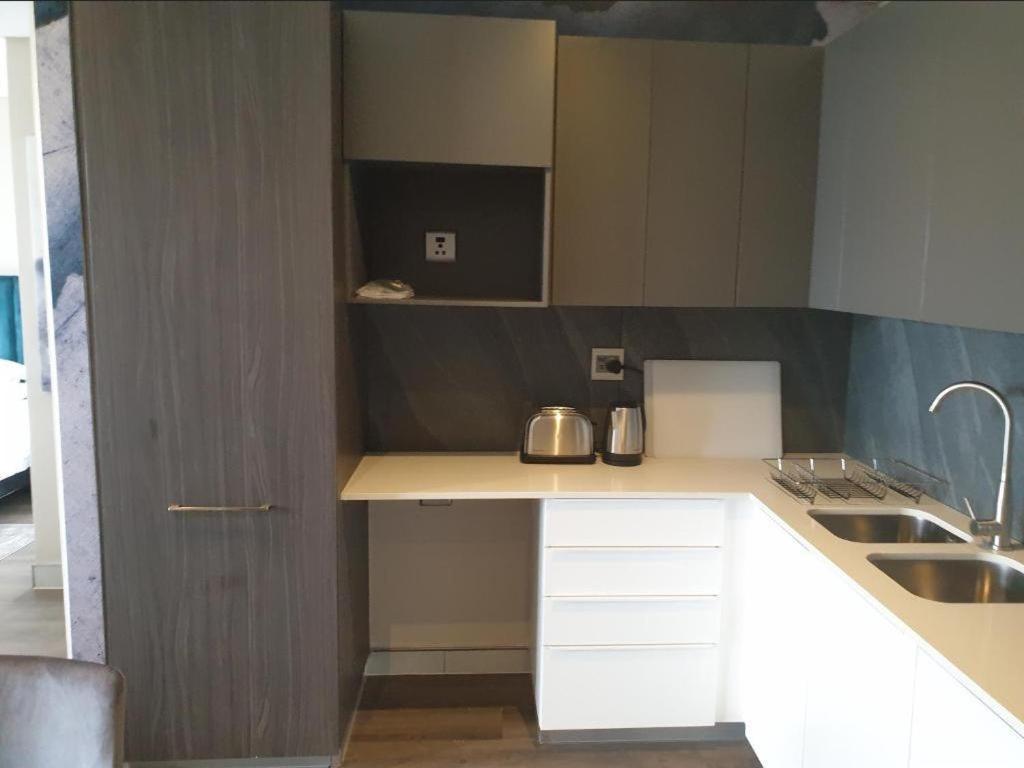 Menlyn Maine Apartments Pretoria-Noord Exteriör bild
