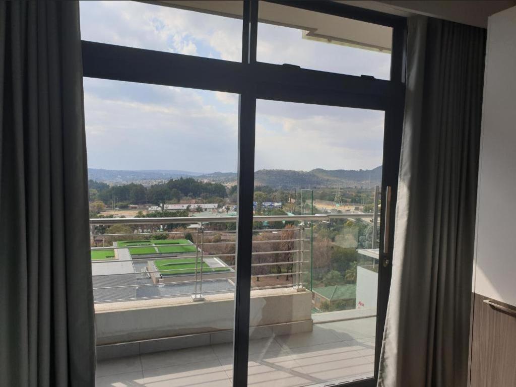 Menlyn Maine Apartments Pretoria-Noord Exteriör bild