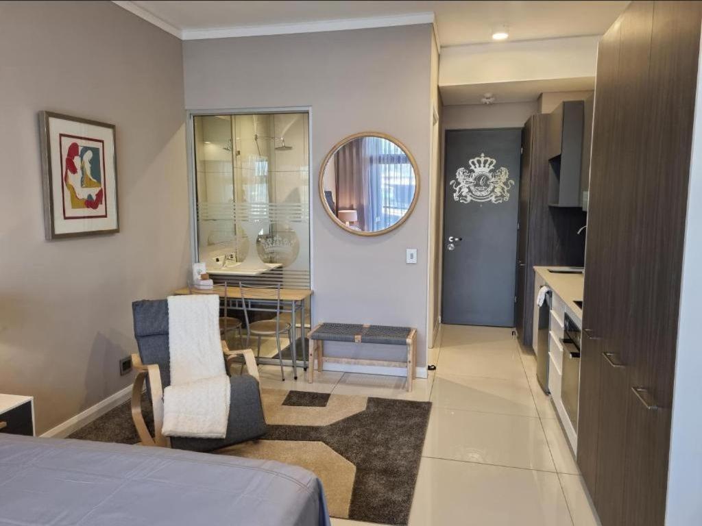 Menlyn Maine Apartments Pretoria-Noord Exteriör bild