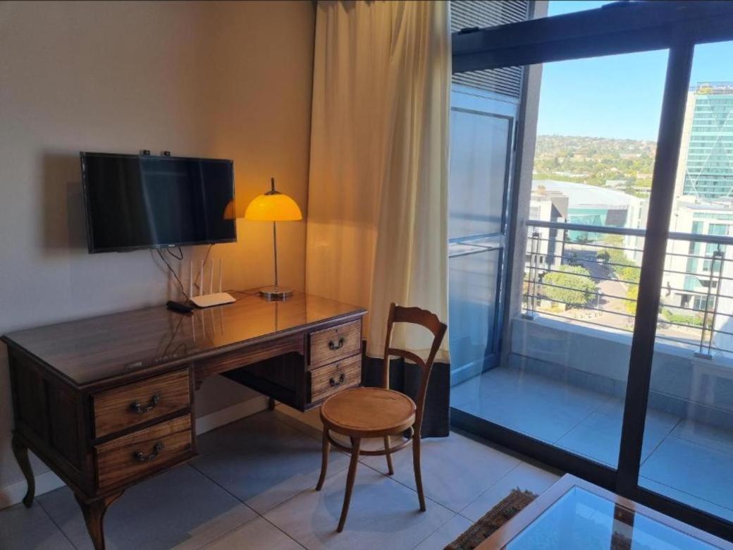 Menlyn Maine Apartments Pretoria-Noord Exteriör bild