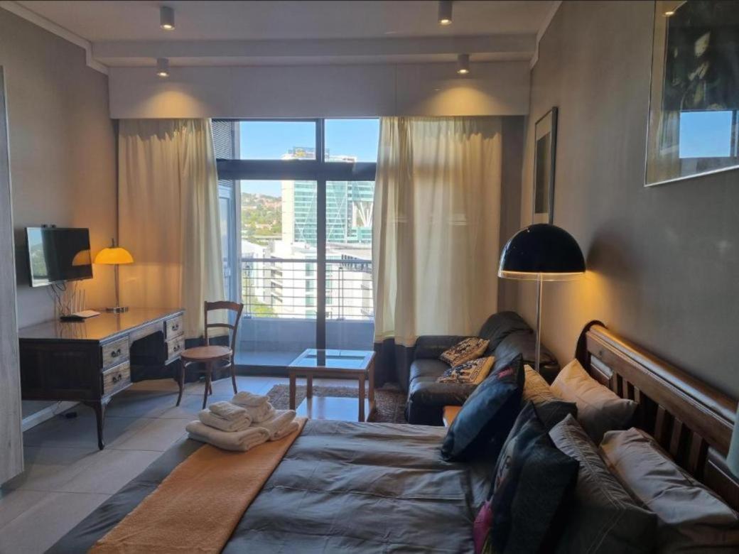 Menlyn Maine Apartments Pretoria-Noord Exteriör bild