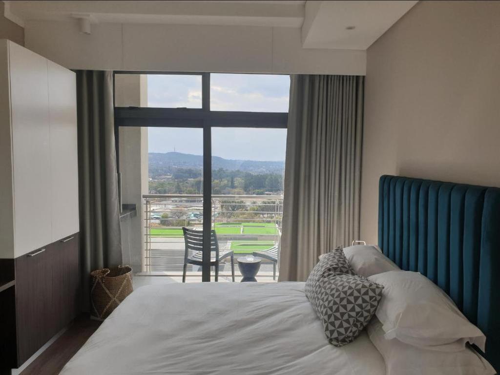 Menlyn Maine Apartments Pretoria-Noord Exteriör bild