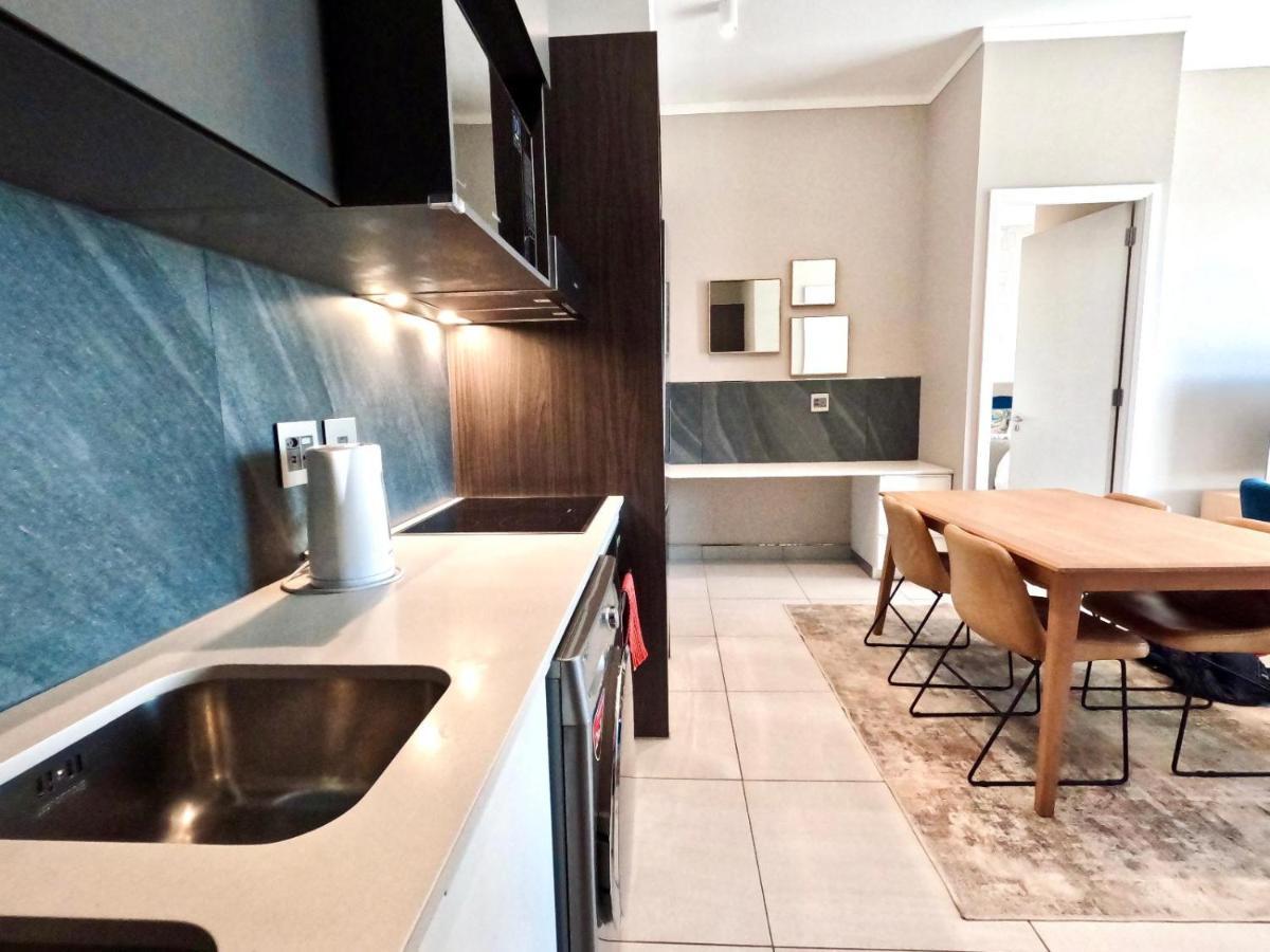 Menlyn Maine Apartments Pretoria-Noord Exteriör bild